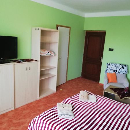 Grill Garten Vendeghaz Hotel Кестели Екстериор снимка