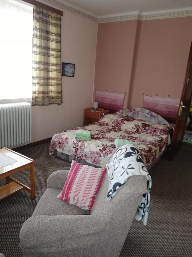 Grill Garten Vendeghaz Hotel Кестели Екстериор снимка