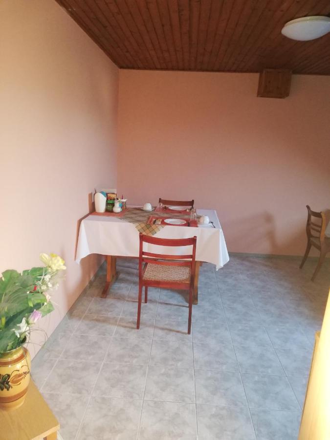 Grill Garten Vendeghaz Hotel Кестели Екстериор снимка