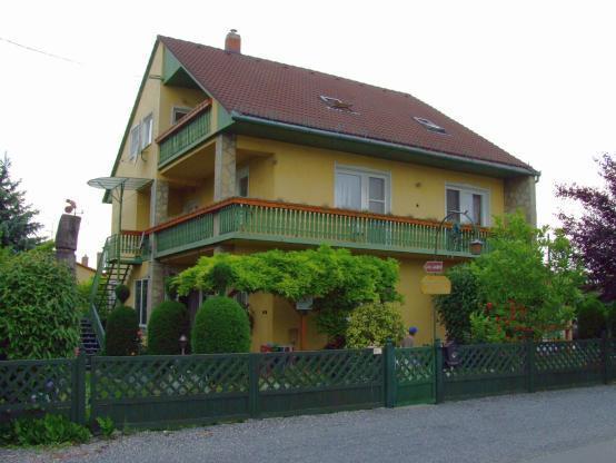 Grill Garten Vendeghaz Hotel Кестели Екстериор снимка