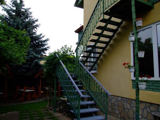 Grill Garten Vendeghaz Hotel Кестели Екстериор снимка