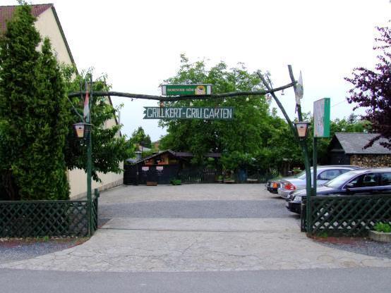 Grill Garten Vendeghaz Hotel Кестели Екстериор снимка