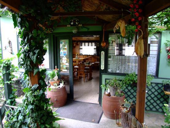 Grill Garten Vendeghaz Hotel Кестели Екстериор снимка