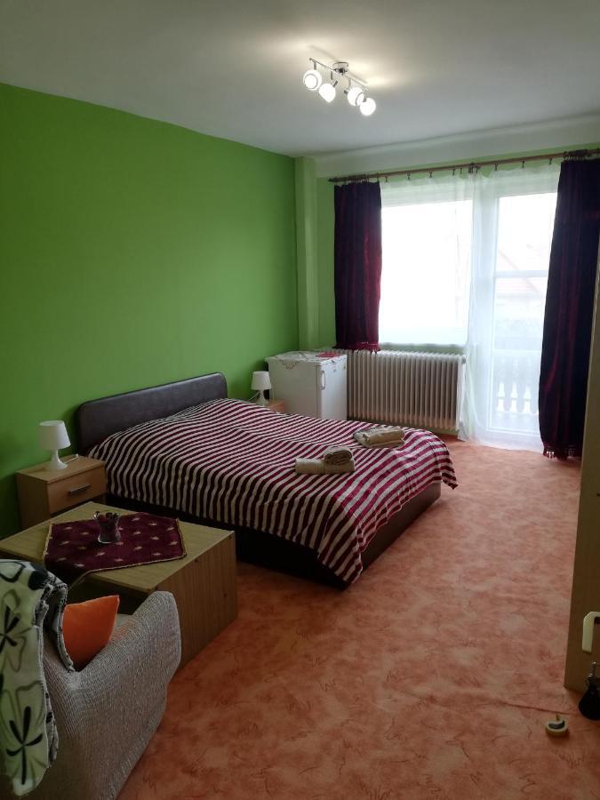 Grill Garten Vendeghaz Hotel Кестели Екстериор снимка