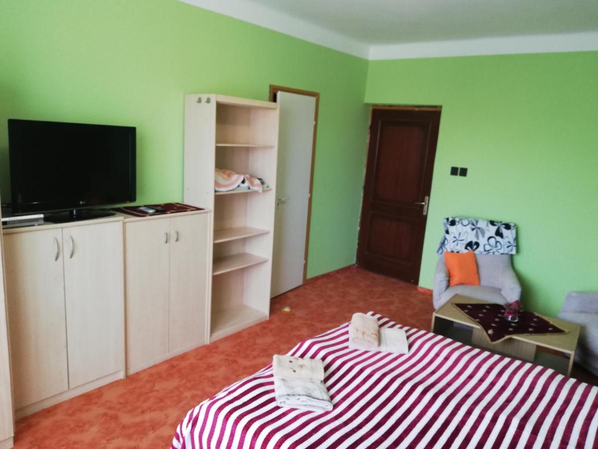Grill Garten Vendeghaz Hotel Кестели Екстериор снимка